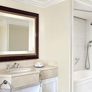 Suite Ambassador con Cama King